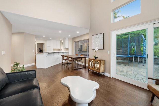 1371 Hinrichs Way, Escondido, CA 92027