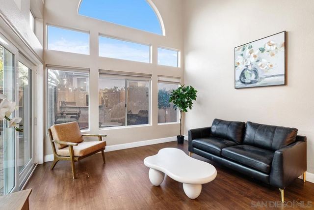 1371 Hinrichs Way, Escondido, CA 92027