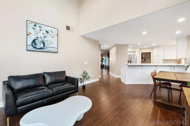 1371 Hinrichs Way, Escondido, CA 92027