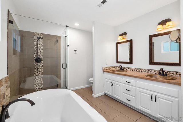 1371 Hinrichs Way, Escondido, CA 92027