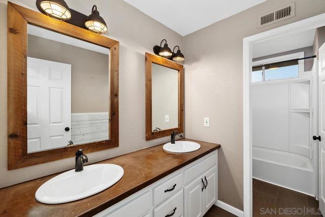 1371 Hinrichs Way, Escondido, CA 92027