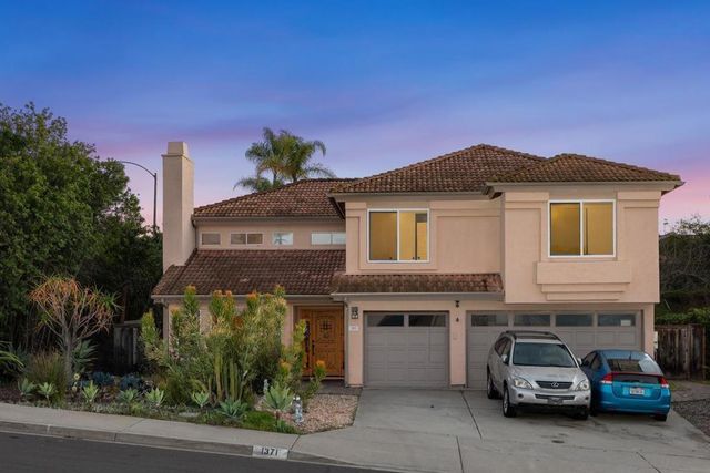 1371 Hinrichs Way, Escondido, CA 92027