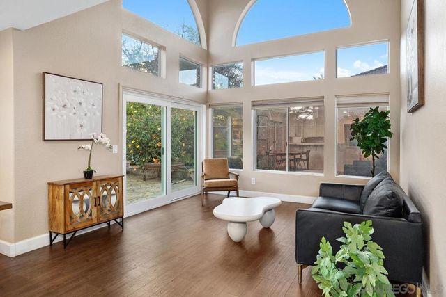 1371 Hinrichs Way, Escondido, CA 92027