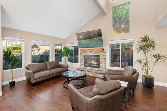 1371 Hinrichs Way, Escondido, CA 92027