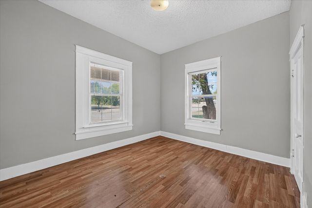 419 N Grand Avenue B, Sherman, TX 75090
