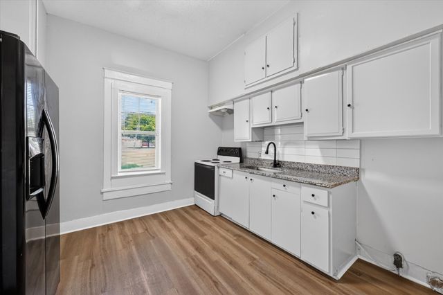 419 N Grand Avenue B, Sherman, TX 75090