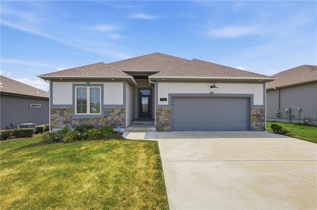 1905 NE 111th Court, Kansas City, MO 64155