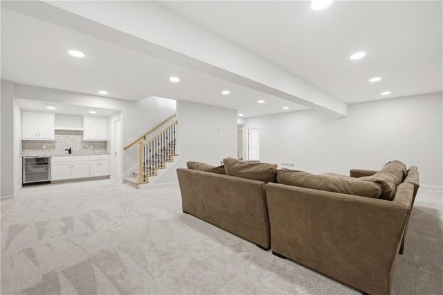 1905 NE 111th Court, Kansas City, MO 64155