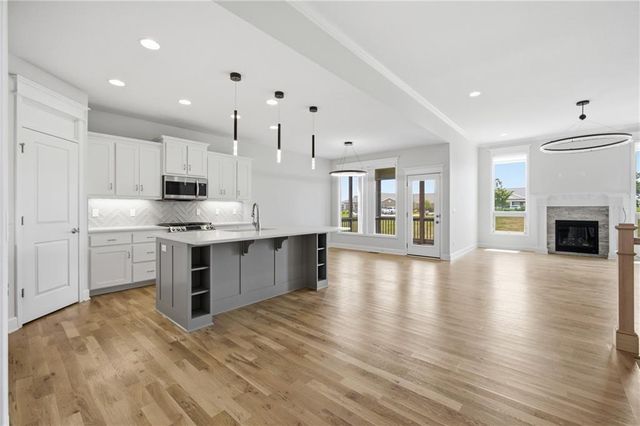 1905 NE 111th Court, Kansas City, MO 64155