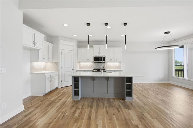 1905 NE 111th Court, Kansas City, MO 64155