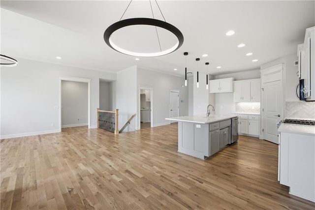 1905 NE 111th Court, Kansas City, MO 64155