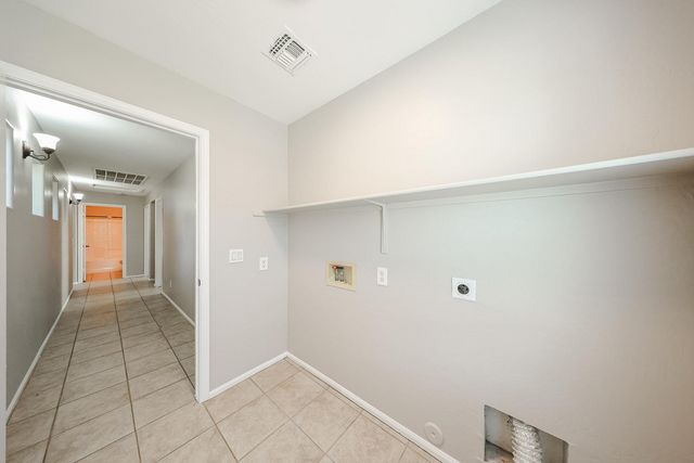 7602 W Encinas Lane, Phoenix, AZ 85043