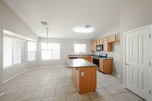 7602 W Encinas Lane, Phoenix, AZ 85043