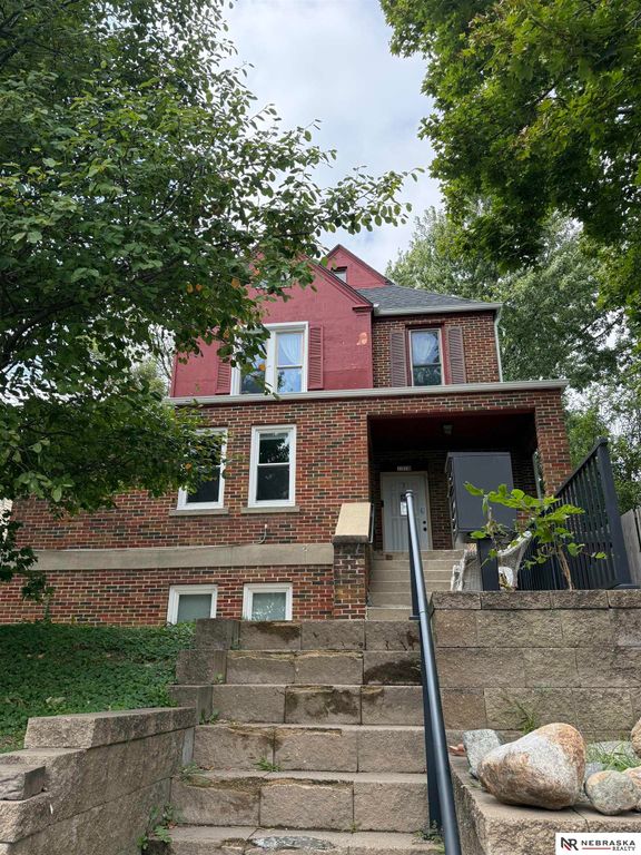 1310 S 31st Street, Omaha, NE 68105