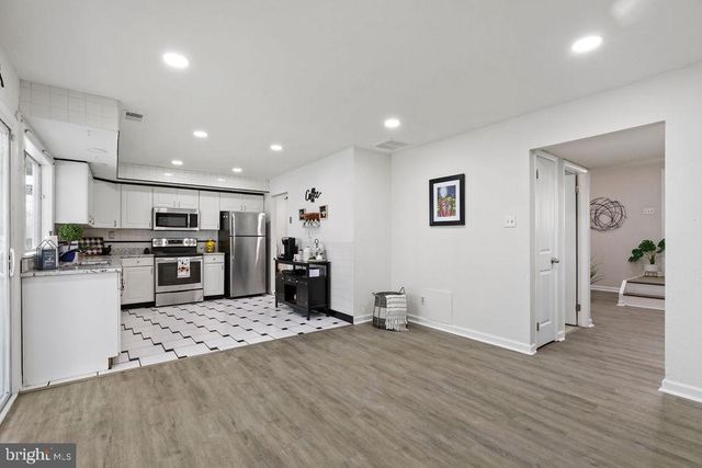 21 PARKHILL LN, Sicklerville, NJ 08081