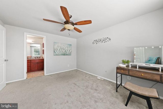 21 PARKHILL LN, Sicklerville, NJ 08081