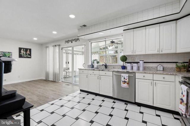 21 PARKHILL LN, Sicklerville, NJ 08081