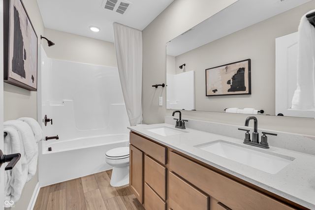 915 Sugarland Way, Greenwood, IN 46143