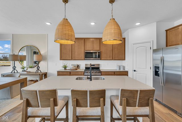 915 Sugarland Way, Greenwood, IN 46143