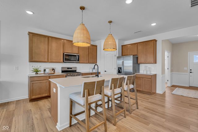 915 Sugarland Way, Greenwood, IN 46143