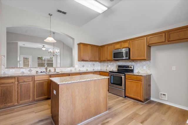 386 Molly Lane, Lindale, TX 75771