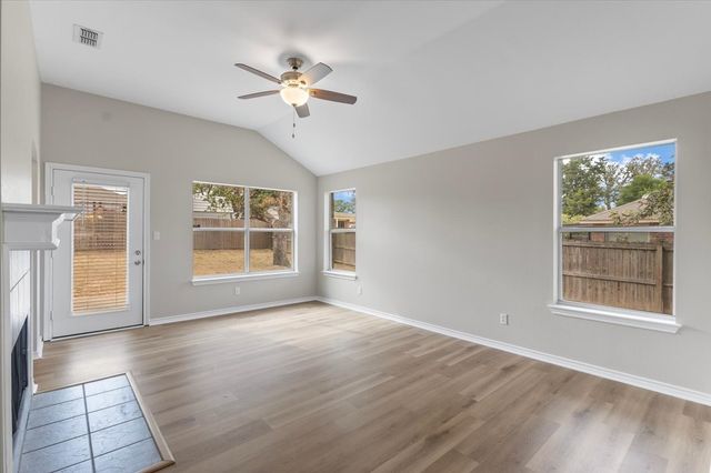 386 Molly Lane, Lindale, TX 75771