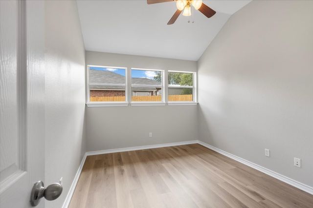 386 Molly Lane, Lindale, TX 75771