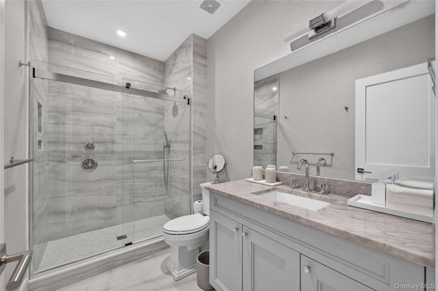 63 Three Ponds Lane W, Woodbury, NY 11797