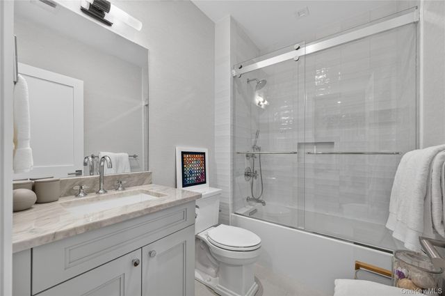 63 Three Ponds Lane W, Woodbury, NY 11797