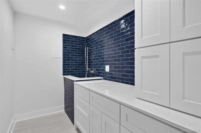 63 Three Ponds Lane W, Woodbury, NY 11797