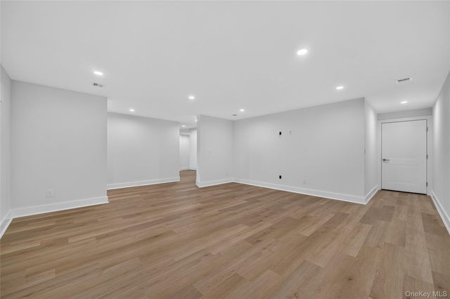 63 Three Ponds Lane W, Woodbury, NY 11797