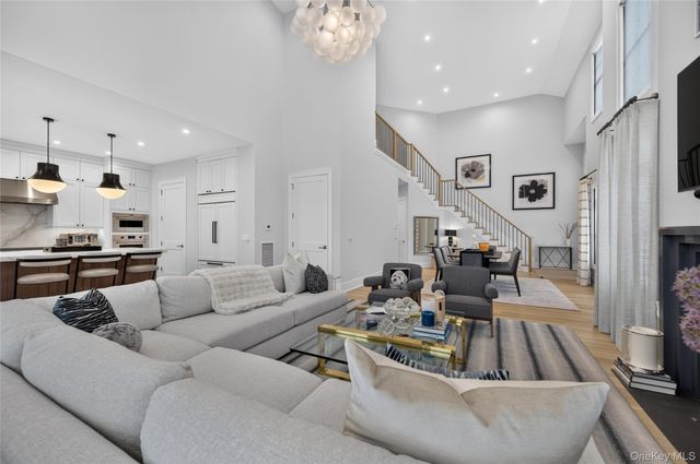 63 Three Ponds Lane W, Woodbury, NY 11797