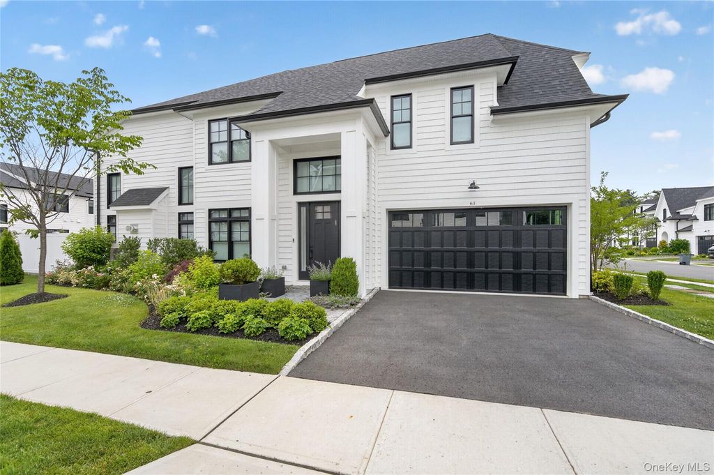 63 Three Ponds Lane W, Woodbury, NY 11797