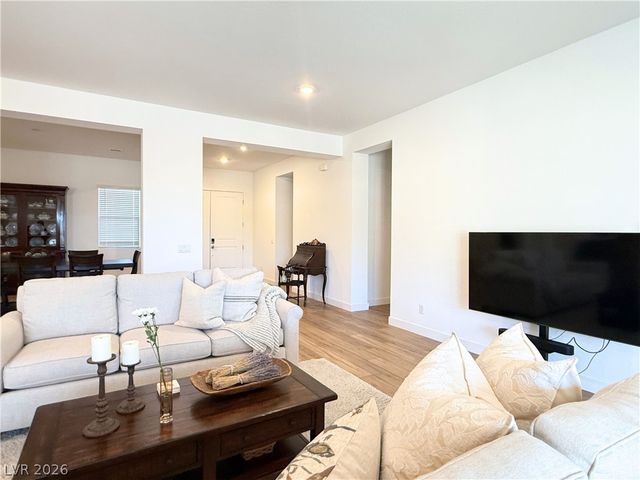 7179 Windsor Downs Avenue, Las Vegas, NV 89113