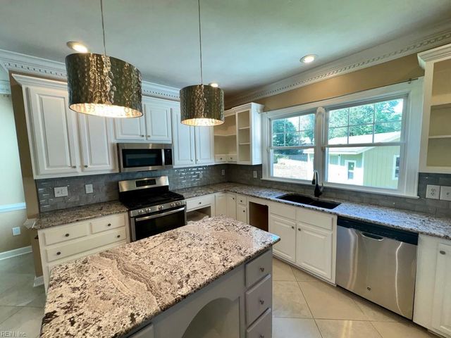820 Spruce Forest CT, Chesapeake, VA 23322
