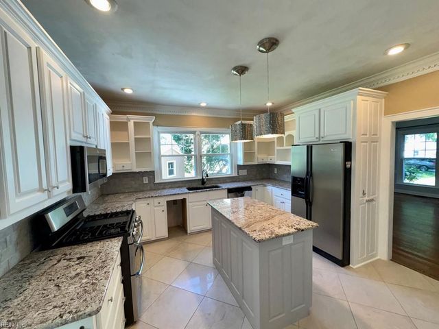 820 Spruce Forest CT, Chesapeake, VA 23322