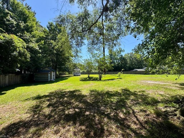820 Spruce Forest CT, Chesapeake, VA 23322