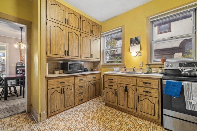 1722 Wisconsin AVENUE, Racine, WI 53403