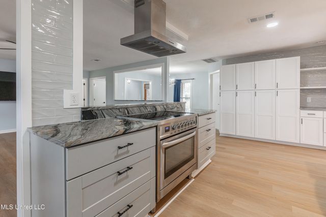 5285 Williamson Road, Clinton, MS 39056