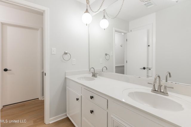 5285 Williamson Road, Clinton, MS 39056