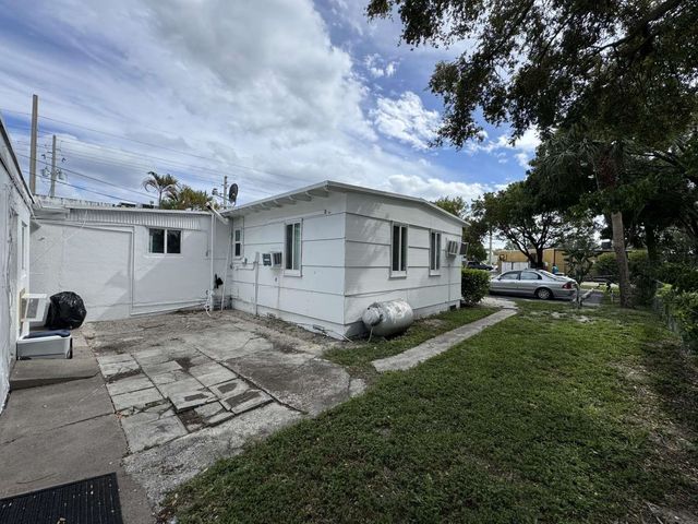 211 SW 2nd Court, Pompano Beach, FL 33060