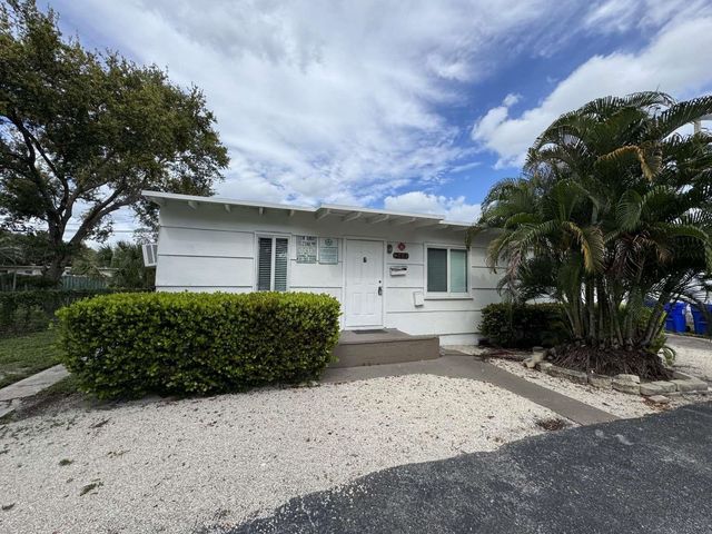 211 SW 2nd Court, Pompano Beach, FL 33060