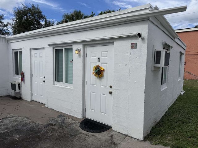 211 SW 2nd Court, Pompano Beach, FL 33060