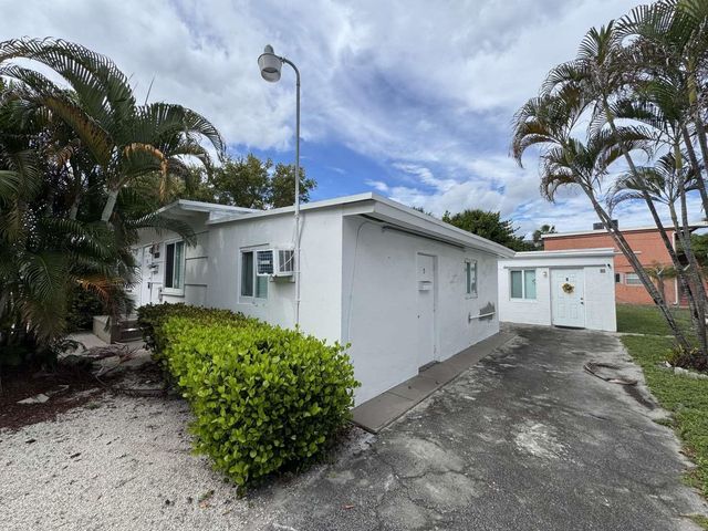 211 SW 2nd Court, Pompano Beach, FL 33060