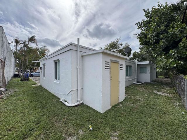 211 SW 2nd Court, Pompano Beach, FL 33060