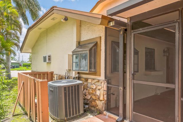3142 SE Monte Vista Court, Port St Lucie, FL 34952