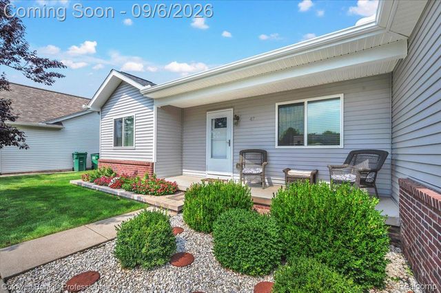 47 Old Carriage Lane, Lapeer, MI 48446