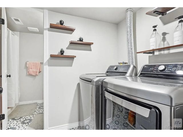 19003 E Oxford Dr, Aurora, CO 80013