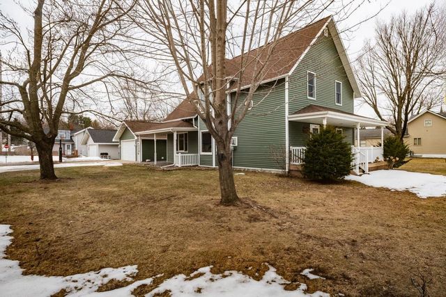 215 E ALFRED STREET, Weyauwega, WI 54983