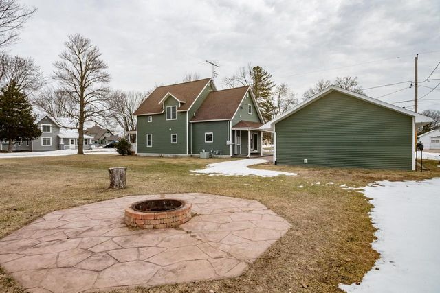 215 E ALFRED STREET, Weyauwega, WI 54983